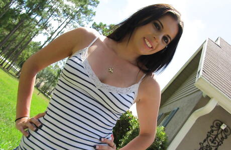 Superb american brunette cutie Kodi Gamble reveals her ass outdoor