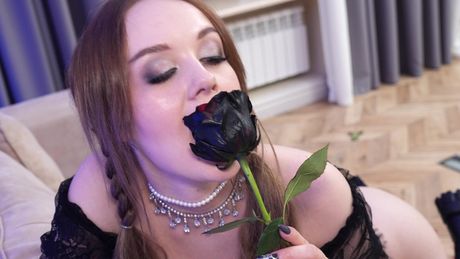 Eva Barbie bliver knyttet i røven og dobbelt penetreret i et gruppesex