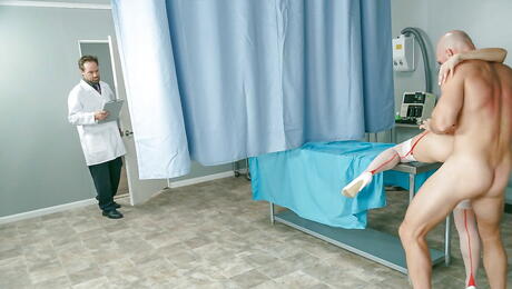 性感的義大利黑髮美女 Valentina Nappi 在被大屌幹完後