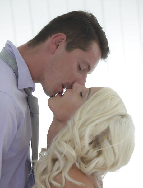 Deluxe czech blond Blanche Bradburry drilled by big rod after good suck 