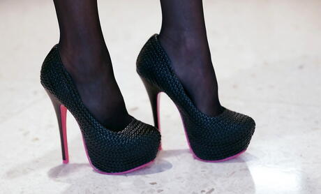 Superb american wife Sandra Otterson bares her ass in skirt and cute pussy 