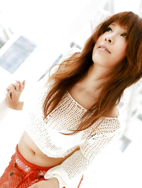 Alluring japanese babe Shizuku Natsukawa in hot softcore gallery