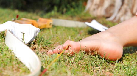 Excellent american dark-haired milf Eve Angel makes some hot foot fetish action outdoor