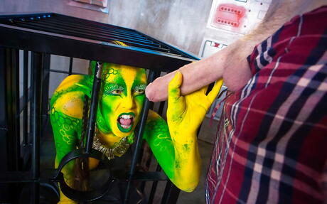 優秀な女の子のエヴァ・パーカーとティファニー・ドールが熱い3Pを楽しむ