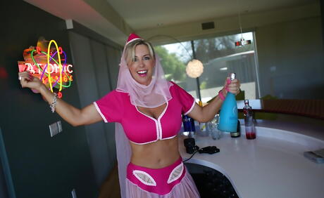 Enticing american blonde wife Sandra Otterson exhibiting big titties and hot ass 