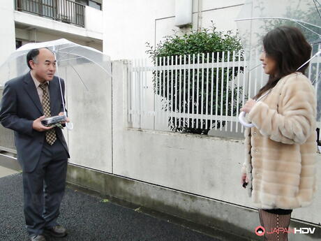 優秀的女人 Jun Sena 和 Asakura Kotomi 在令人驚嘆的戶外三人組