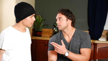  Sexet amerikansk milf Isis Love bliver kneppet i sin behårede fisse efter et godt blowjob