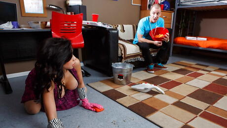  Peachy amerikansk brunette puma Kimmy Lee nyder hardcore 3kant sexscene