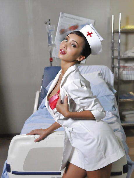 Facinating oriental milf Katsuni reveals big knockers and sexy ass 