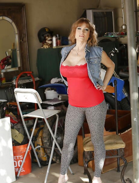 Attractive american mature Darla Crane in sexy panties shows big hooters and pussy 