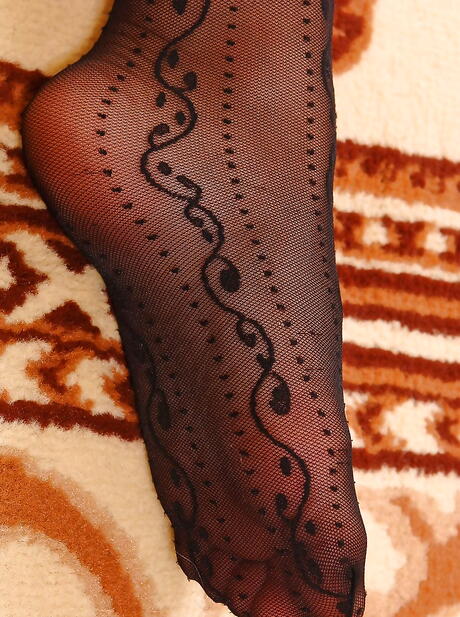  Indbydende amerikansk brunette milf Eve Angel i sexede strømpebukser kan lide fodfetish