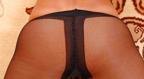 Inviting american brunette milf Eve Angel in sexy pantyhose likes foot fetish 