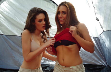 Stunning women Monica Sexxxton and Renna Ryann enjoy hardcore 3some sex 