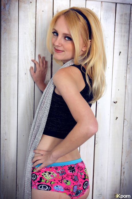 Skinny american blonde teen Kate Bloom sports a creampie after being fucked