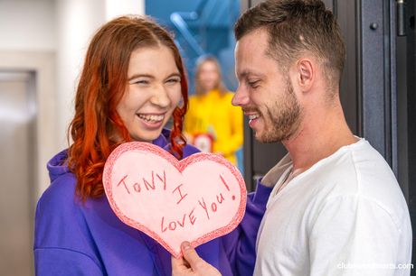 セクシーな表紙ガール、アリス・マーコフスキーとミア・マーコフスキーが3Pで犯される