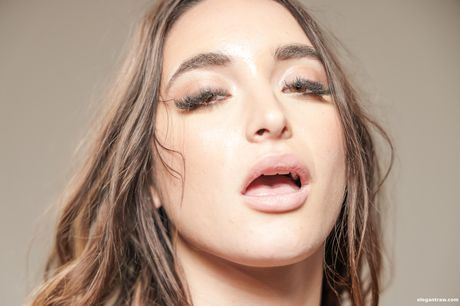 Italiensk mor Sara Diamante får sin store røv olieret og hendes røvhul kneppet