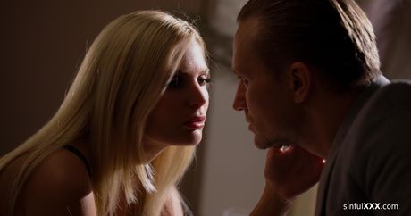 Blond kone Fanta Sie bliver dobbelt kneppet i en vild firkant