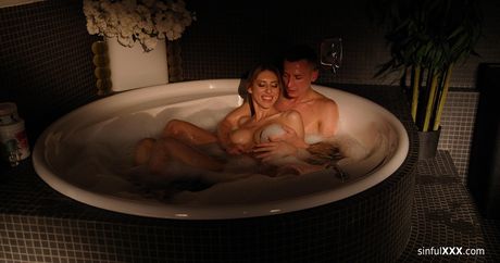 洗澡是與鄰居進行激情性愛的好方法