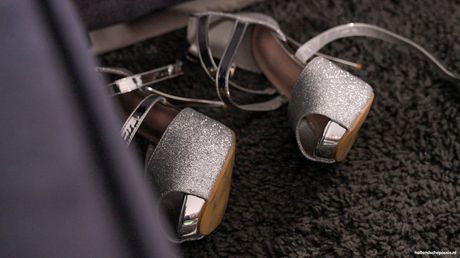 迷人的荷蘭金髮女郎 Stacey Cute 在廚房裡被雞巴塞滿