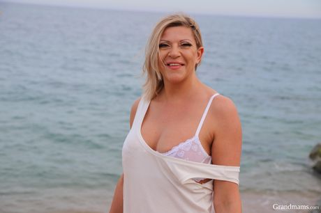 Blonde spanish cougar Luxury Cougar gets her twat eaten out and dicked on the beach