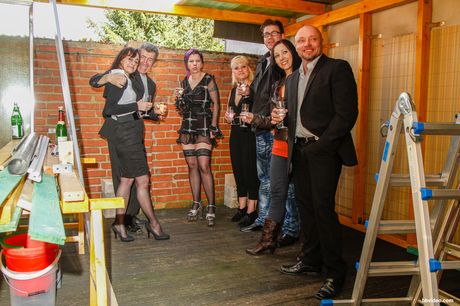 Smuk japansk MILF i strømpebukser bliver dobbeltkneppet i en vild firkant