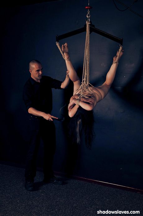 Stablet Fae Corbin bliver bundet og kneppet af en dominerende mand