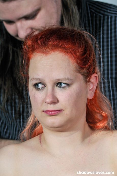 Ingefær MILF Tiny får sin fisse slikket og sin store røv smæk