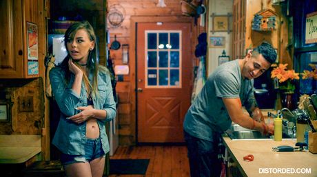 美國辣妹 Alex Blake 做愛後臉上沾滿了精液