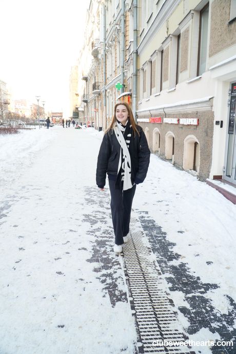 Svelte covergirls Eva Tender and Little Elizabeth kiss before lesbian sex