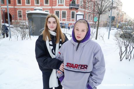 Svelte covergirls Eva Tender and Little Elizabeth kiss before lesbian sex