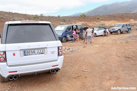Smuk tjekkisk model Mea Melone får sin fisse boret udendørs