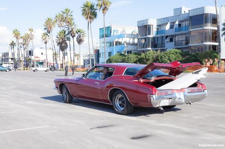 Dejlig fransk MILF Anissa Kate bliver dobbeltkneppet i en trekant i sengen