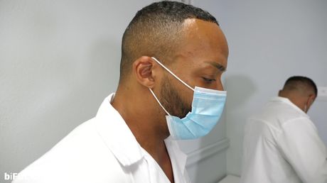 Biseksuel Kat Dior får sin fisse og røv fyldt med store pikke