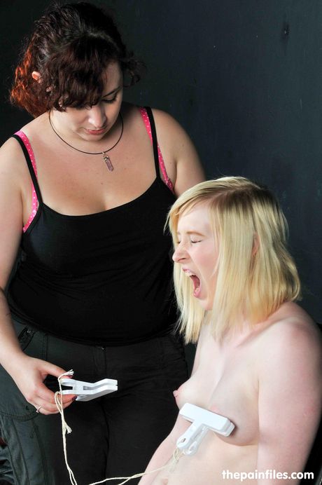 Light-haired Satine Spark gets her pussy toyed and her face covered with cum