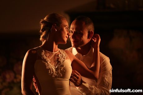 可愛的新娘 Vinna Reed 在花園裡被舔陰和乾