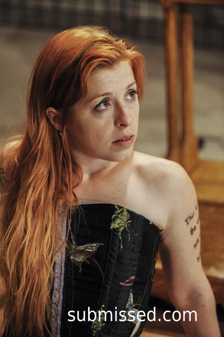 Fantastiske lesbiske Shiva og Bella Vendette leger med sexlegetøj i en fangekælder