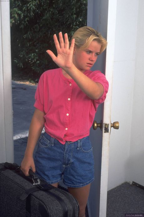 金髪のポスターガール、ジェイド・ダイアモンドが男に膣を貫かれる