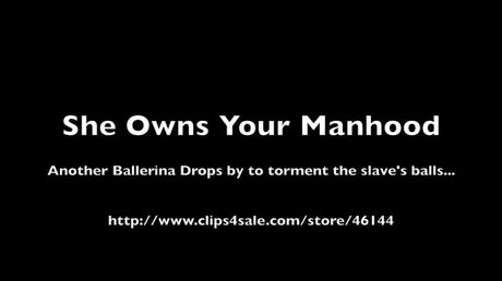 Perfekt blondine Kelly Rockstone får sin fisse slikket af en liderlig slave