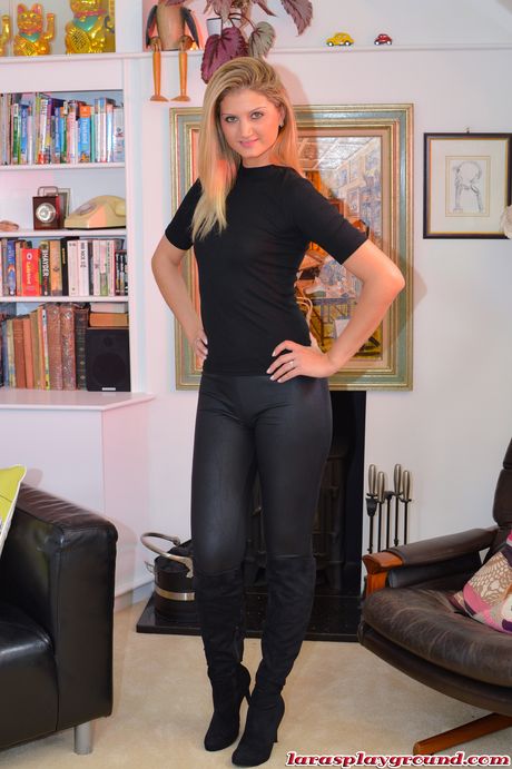 Blond czech Cougar Eva demonstrates her thick ass and fingers her pussy