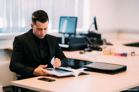 Engelsk hollandsk sekretær Taylor Sands får sin fisse dicked på arbejde