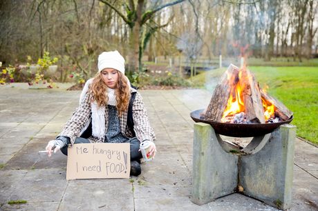 Blond hungarian teen Bunny Babe gets her pussy fucked outdoors