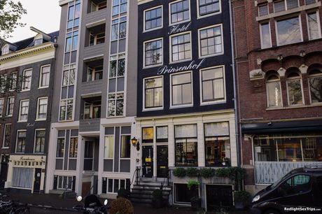 Lænende amatør Christy får sin fisse kneppet i strømpebukser