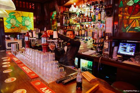 Lænende amatør Christy får sin fisse kneppet i strømpebukser