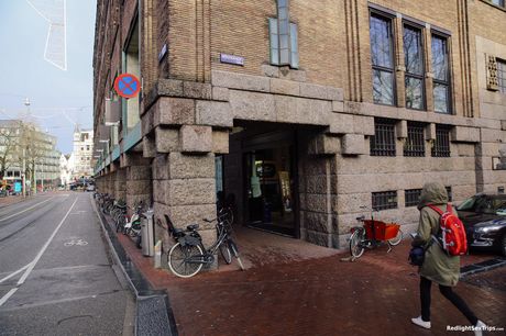 Lænende amatør Christy får sin fisse kneppet i strømpebukser