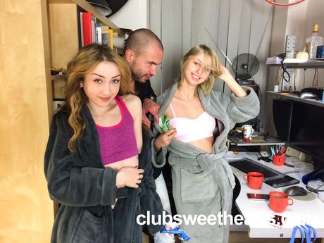 金髮美女 Ellen Jess 被她性感的女同性戀朋友舔陰部