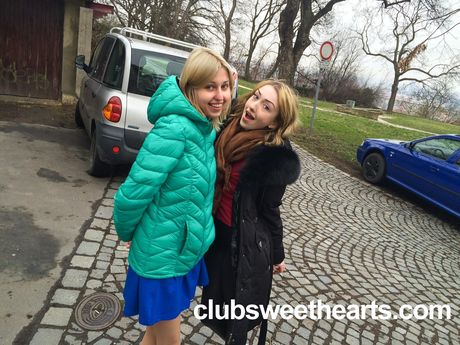 金髮美女 Ellen Jess 被她性感的女同性戀朋友舔陰部