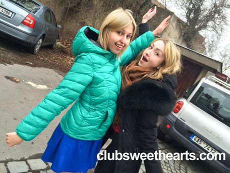 金髮美女 Ellen Jess 被她性感的女同性戀朋友舔陰部