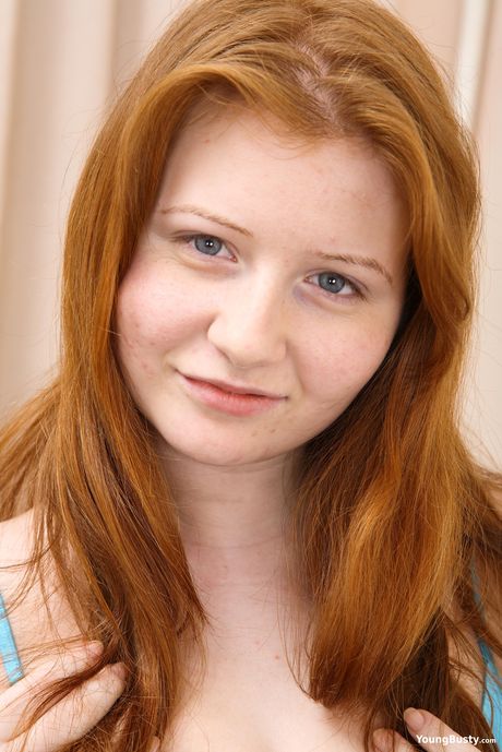 Nice czech babe Jess slips off her pantyhose before a finger fuck