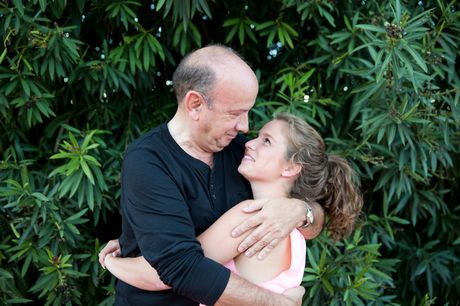 かわいいテニス選手のバニーベイビーがコーチに服を脱がされて犯される