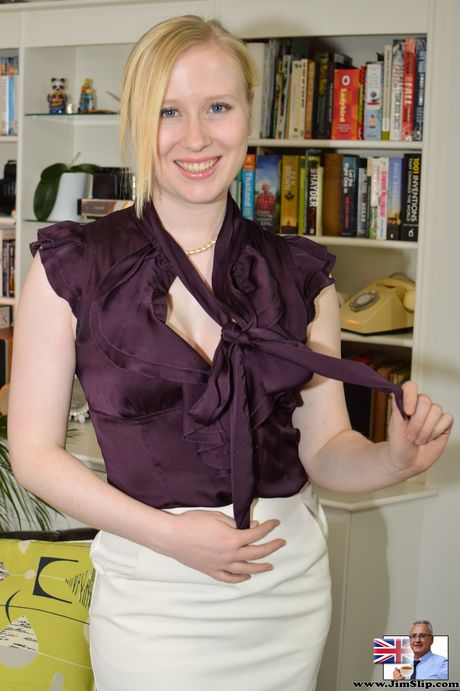 金髪のサティーン・スパークがストッキング姿になって法律事務所で犯される